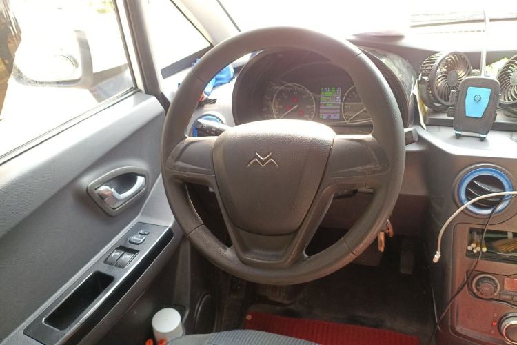 Used New Gonow Aoteng 2022 Pure Electric Van 41.93 kWh Hengtian Guoxuan Steering Wheel