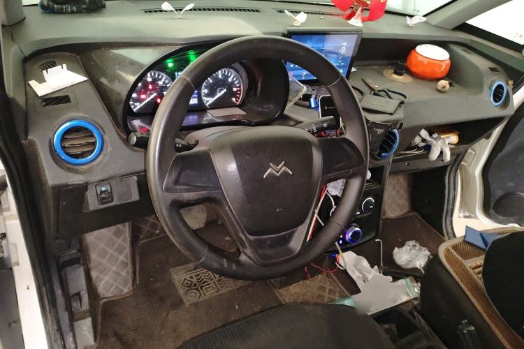 Used New Gonow Aoteng 2022 Pure Electric Van 41.93 kWh Hengtian Guoxuan Steering Wheel