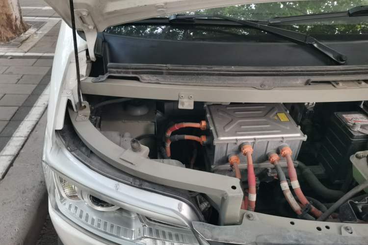 Used New Gonow Aoteng 2024 Pro Standard Edition 41.93 kWh Tianjin Hengtian Engine Bay Right