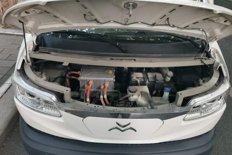 Used New Gonow Aoteng 2024 Pro Standard Edition 41.93 kWh Tianjin Hengtian Engine Bay