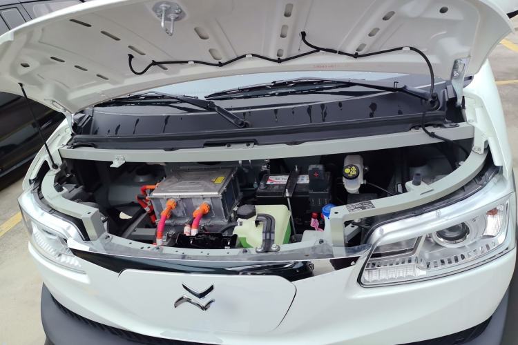 Used New Gonow Aoteng 2024 Pro Standard Edition 41.93 kWh Tianjin Hengtian Engine Bay