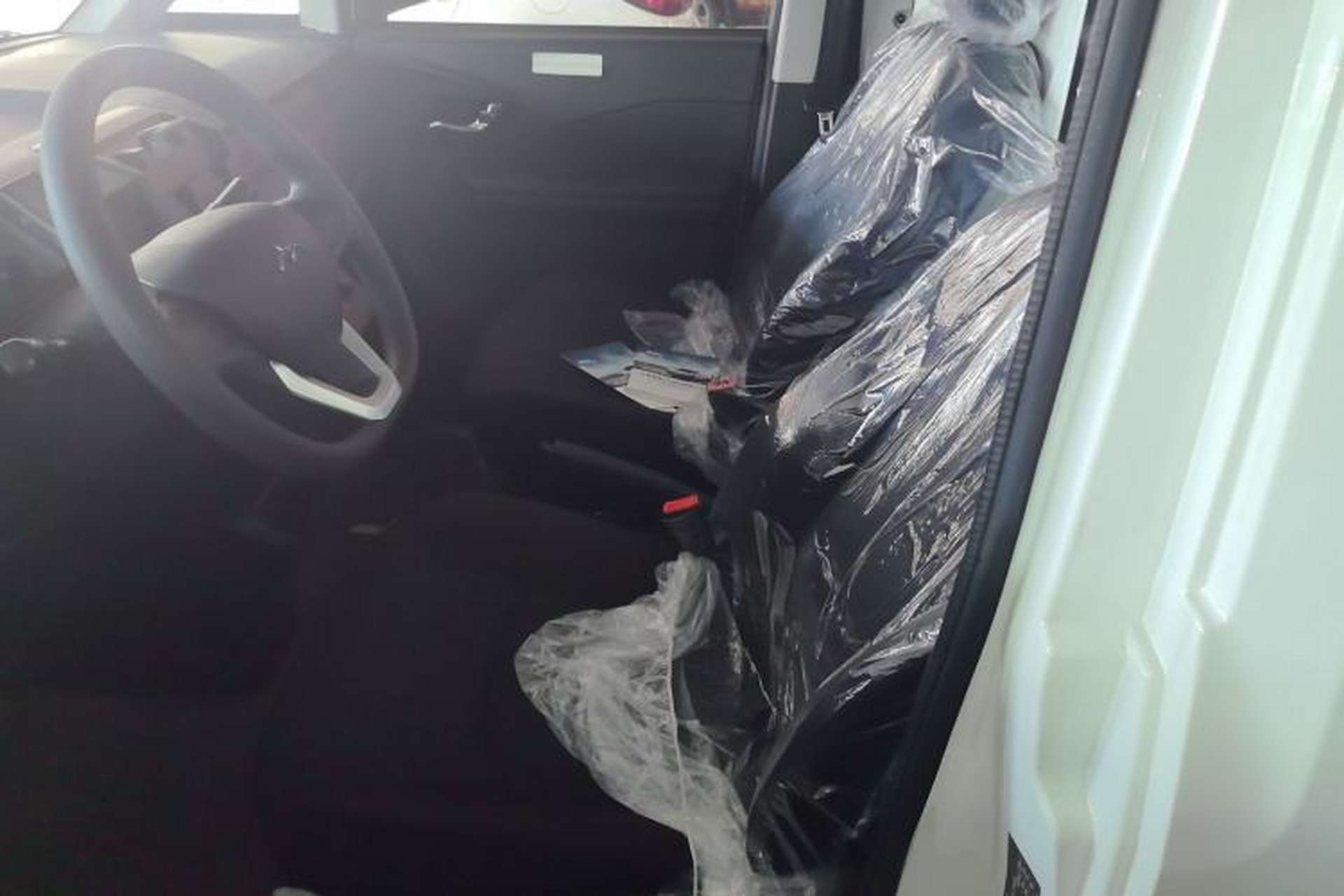 Used New Gonow Aoteng 2024 Pro Standard Edition 41.93 kWh Tianjin Hengtian Interior 4