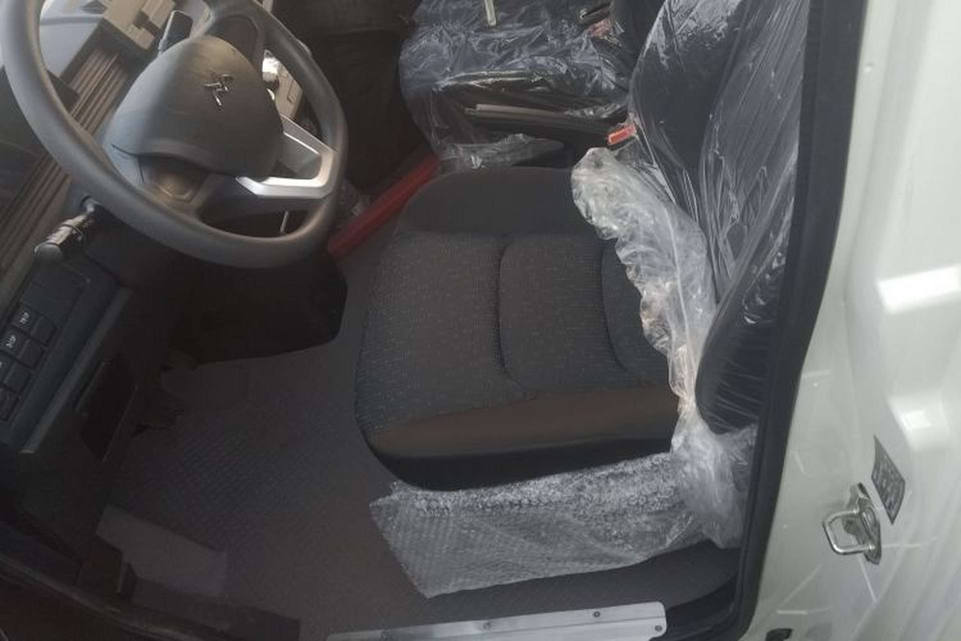 Used New Gonow Aoteng 2024 Pro Standard Edition 41.93 kWh Tianjin Hengtian Left Front Seat