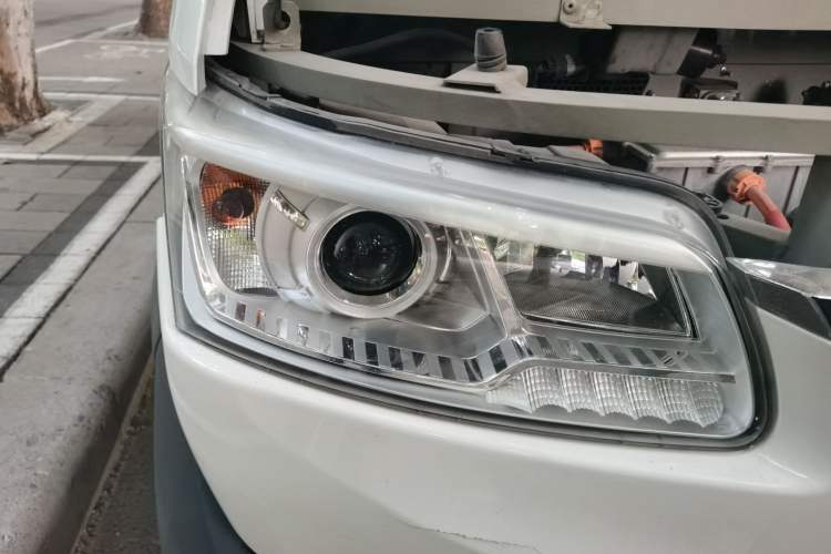 Used New Gonow Aoteng 2024 Pro Standard Edition 41.93 kWh Tianjin Hengtian Right Front Headlight