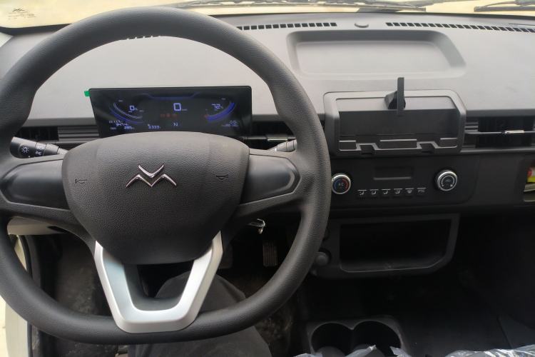 Used New Gonow Ruizheng L 2024 39.6 kWh Tianjin Guoxuan Center Console