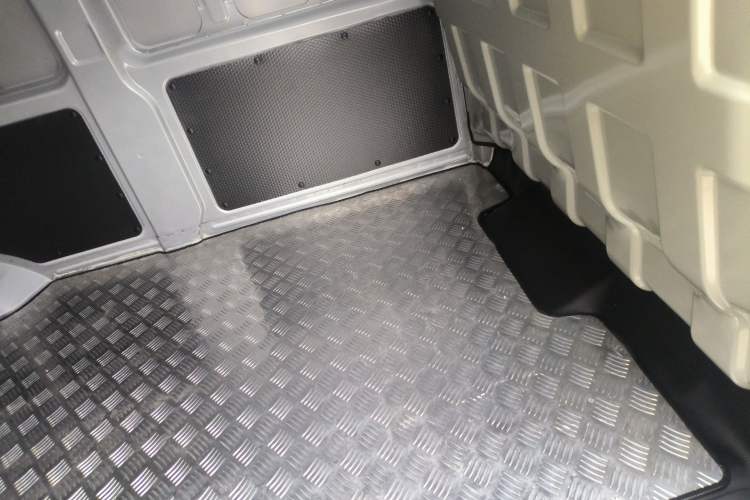Used New Gonow Ruizheng L 2024 39.6 kWh Tianjin Guoxuan Left Rear Seat