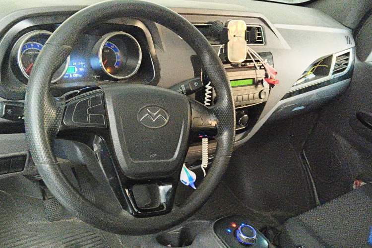 Used New Gonow Shuailing 2022 Standard Range 41.93 kWh Tianjin Hengtian Center Console
