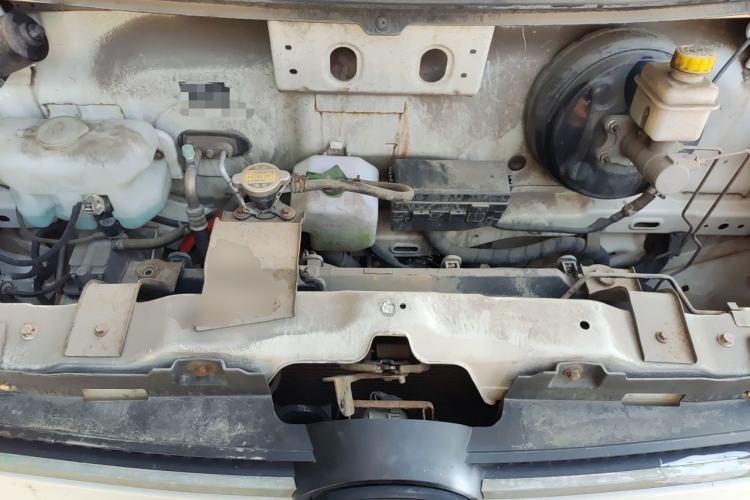 Used New Gonow Shuailing  Engine Bay