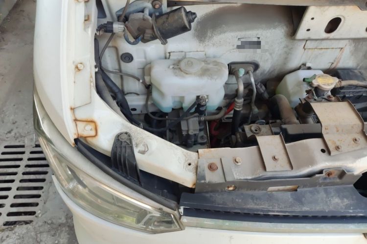Used New Gonow Shuailing  Engine Bay Right
