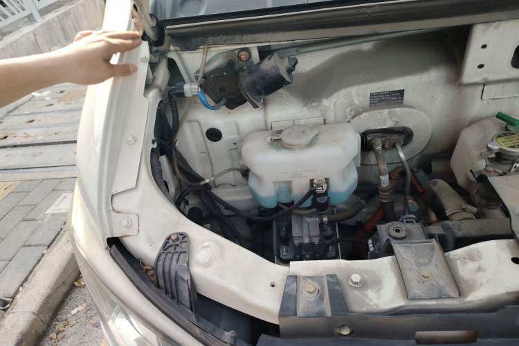 Used New Gonow Shuailing 2022 Standard Range with 41.64 kWh Lishen Power Engine Bay Right