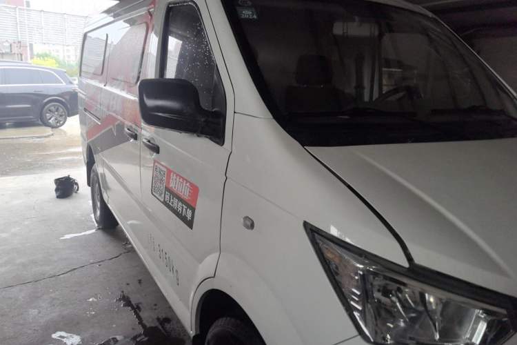 Used New Gonow Shuailing 2022 Standard Range with 41.64 kWh Lishen Power Front Right 45 Deg