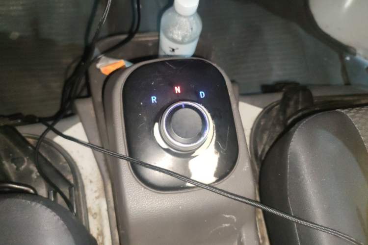 Used New Gonow Shuailing 2022 Standard Range with 41.64 kWh Lishen Power Gear Lever