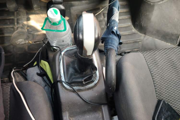 Used New Gonow Shuailing 2022 Standard Range with 41.64 kWh Lishen Power Gear Lever
