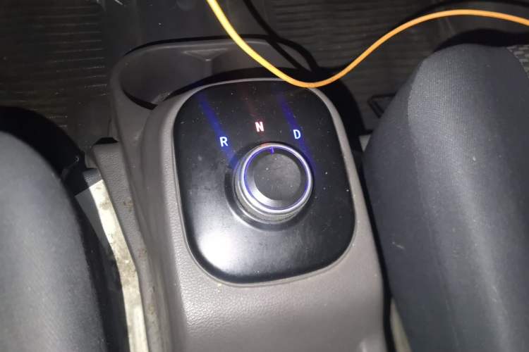 Used New Gonow Shuailing 2022 Standard Range with 41.64 kWh Lishen Power Gear Lever
