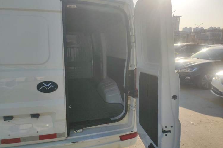 Used New Gonow Shuailing 2022 Standard Range with 41.64 kWh Lishen Power Interior 6
