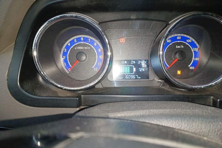 Used New Gonow Shuailing 2022 Standard Range with 41.64 kWh Lishen Power Odometer Close Up