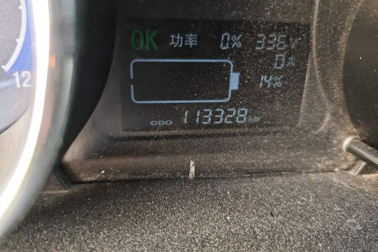 Used New Gonow Shuailing 2022 Standard Range with 41.64 kWh Lishen Power Odometer Close Up