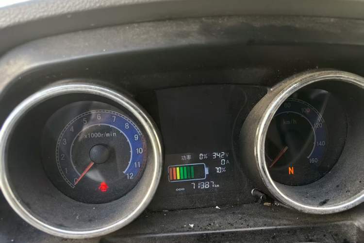 Used New Gonow Shuailing 2022 Standard Range with 41.64 kWh Lishen Power Odometer Close Up