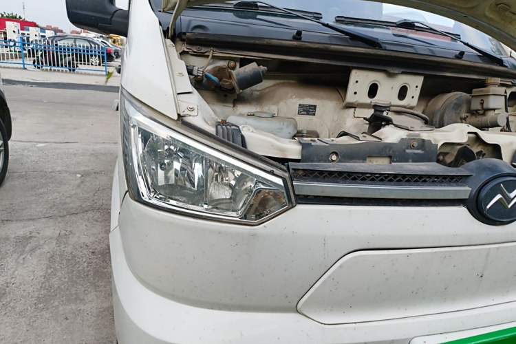 Used New Gonow Shuailing 2022 Long-Range Version 49.92 kWh Right Front Headlight