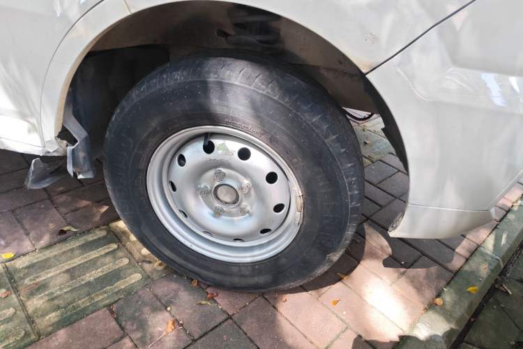 Used New Gonow Shuailing 2022 Standard Range with 41.64 kWh Lishen Power Right Front Wheel Hub