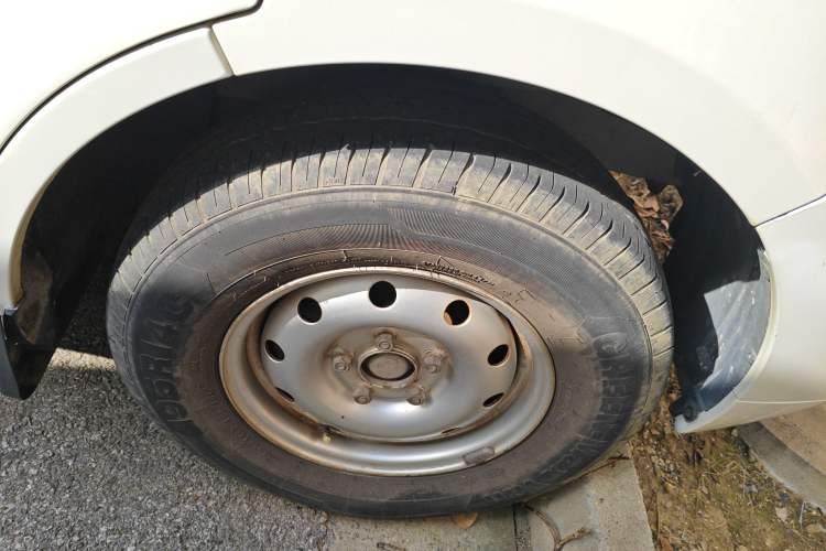 Used New Gonow Shuailing 2022 Standard Range with 41.64 kWh Lishen Power Right Front Wheel Hub