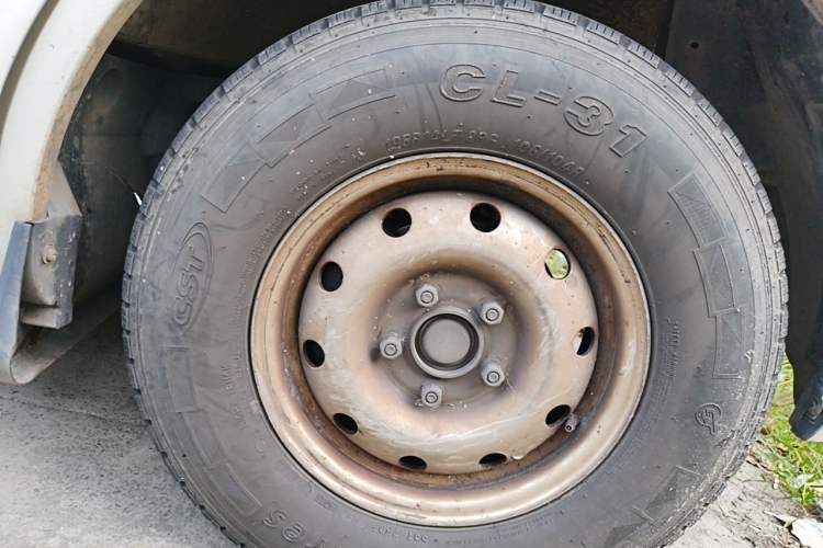 Used New Gonow Shuailing 2022 Long-Range Version 49.92 kWh Right Front Wheel Hub