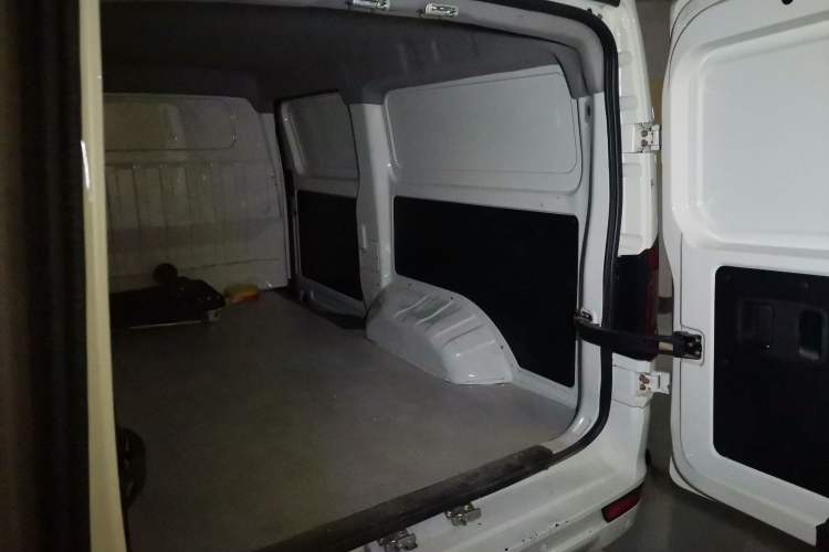 Used New Gonow Shuailing 2022 Standard Range 41.93 kWh Tianjin Hengtian Trunk