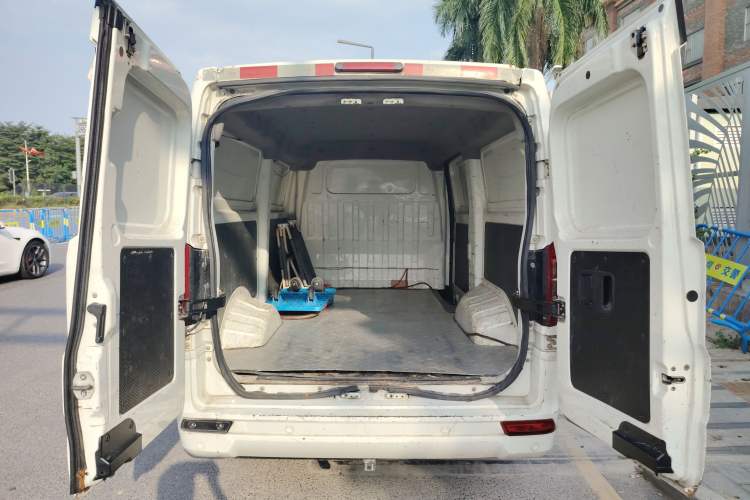 Used New Gonow Shuailing 2022 Standard Range with 41.64 kWh Lishen Power Trunk