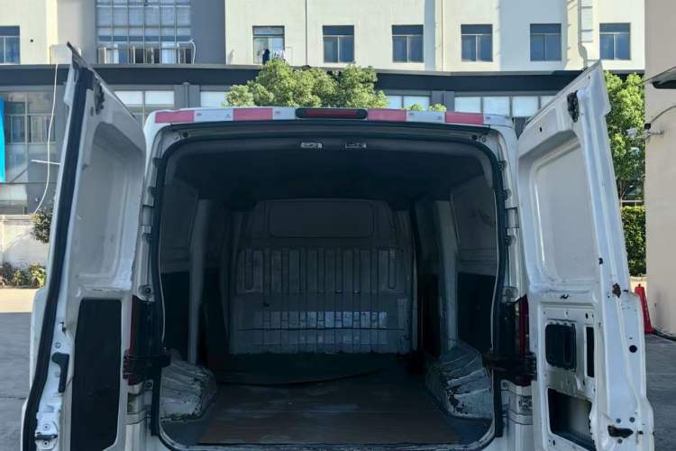 Used New Gonow Shuailing 2022 Standard Range with 41.64 kWh Lishen Power Trunk