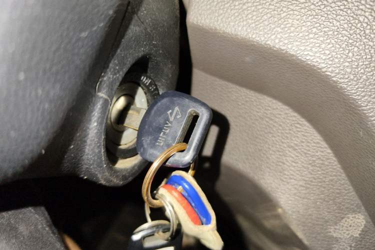 Used New Gonow Shuailing 2022 Standard Range with 41.64 kWh Lishen Power Vehicle Key