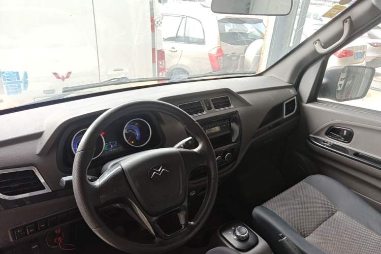 Used New Gonow Shuailing 2023 Standard Range 41.93 kWh Tianjin Guoxuan Center Console