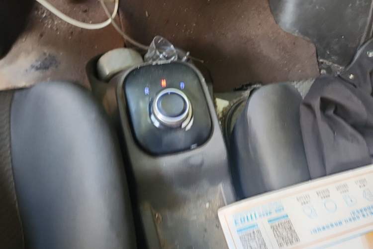 Used New Gonow Shuailing 2023 Standard Range with 41.64 kWh Lishen Power Gear Lever