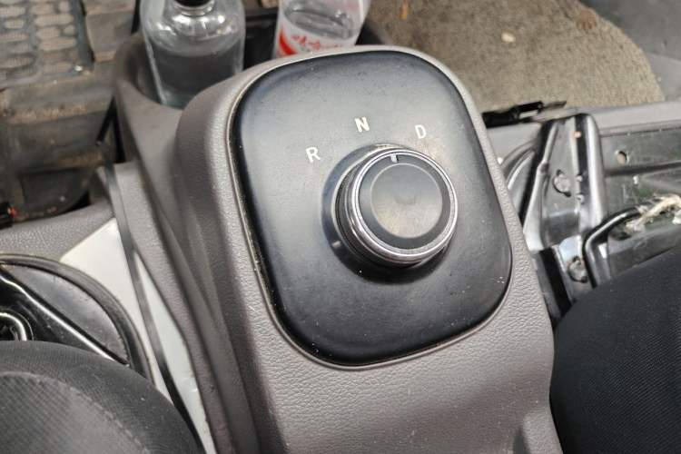 Used New Gonow Shuailing 2023 Standard Range with 41.64 kWh Lishen Power Gear Lever