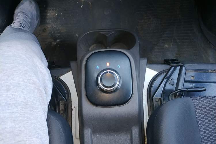 Used New Gonow Shuailing 2023 Standard Range with 41.64 kWh Lishen Power Gear Lever