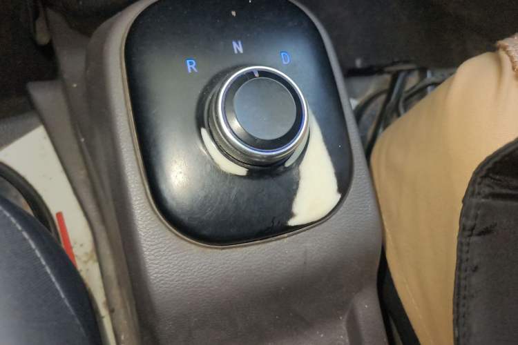 Used New Gonow Shuailing 2023 Standard Range 41.93 kWh Tianjin Guoxuan Gear Lever