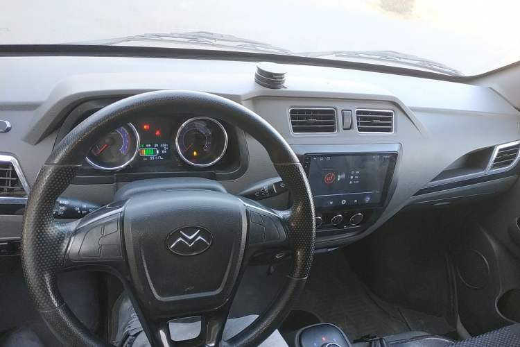 Used New Gonow Shuailing 2023 Standard Range with 41.64 kWh Lishen Power Interior 2