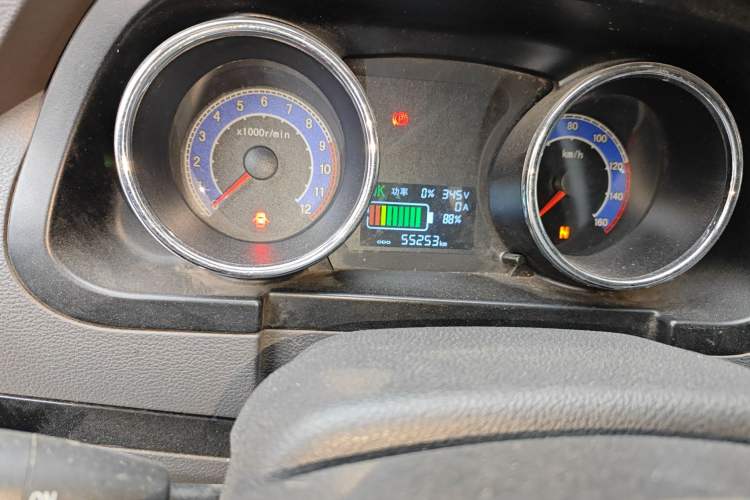 Used New Gonow Shuailing 2023 Standard Range with 41.64 kWh Lishen Power Odometer Close Up
