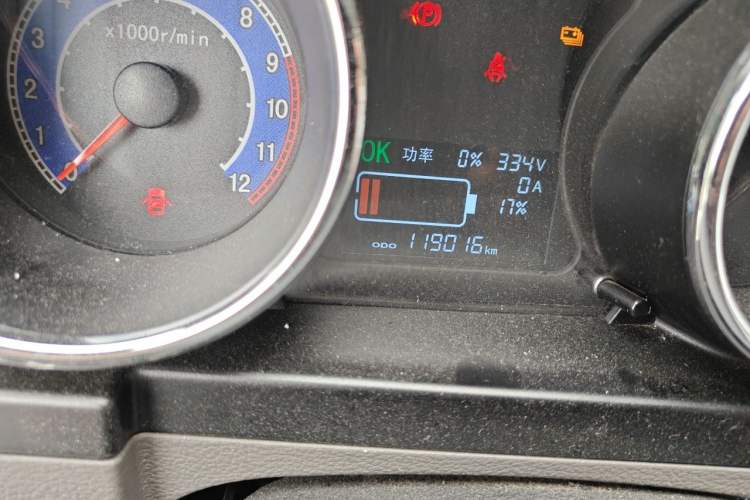 Used New Gonow Shuailing 2023 Standard Range with 41.64 kWh Lishen Power Odometer Close Up