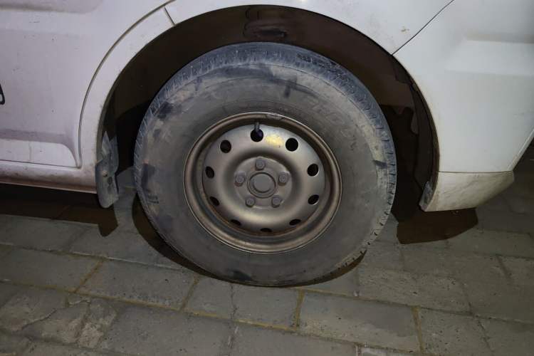 Used New Gonow Shuailing 2023 Standard Range 41.93 kWh Tianjin Hengtian Right Front Wheel Hub