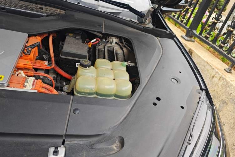 Used Nio EC6 2020 615 km Signature Edition Engine Bay Left