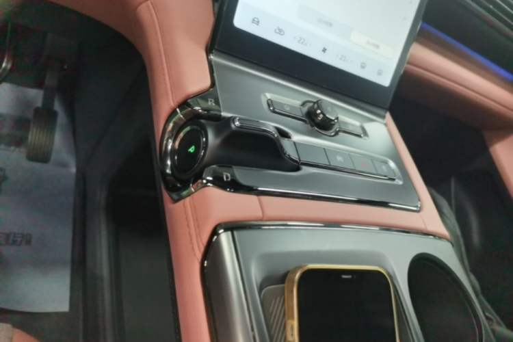Used Nio EC6 2020 605 km Sport Edition Gear Lever