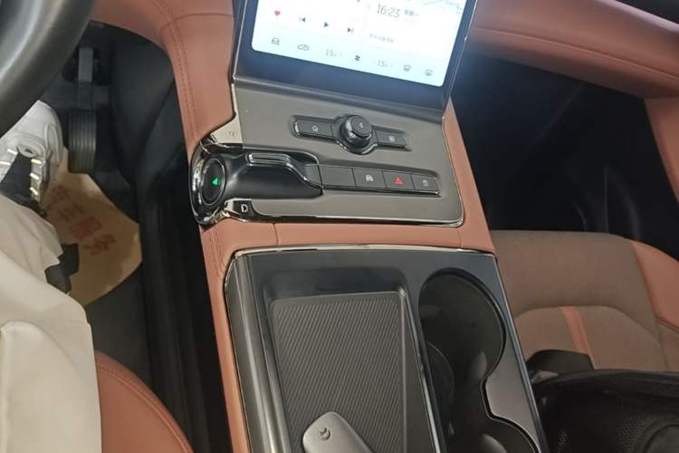 Used Nio EC6 2020 465 km Sport Edition Gear Lever
