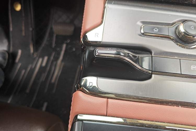 Used Nio EC6 2020 615 km Signature Edition Gear Lever