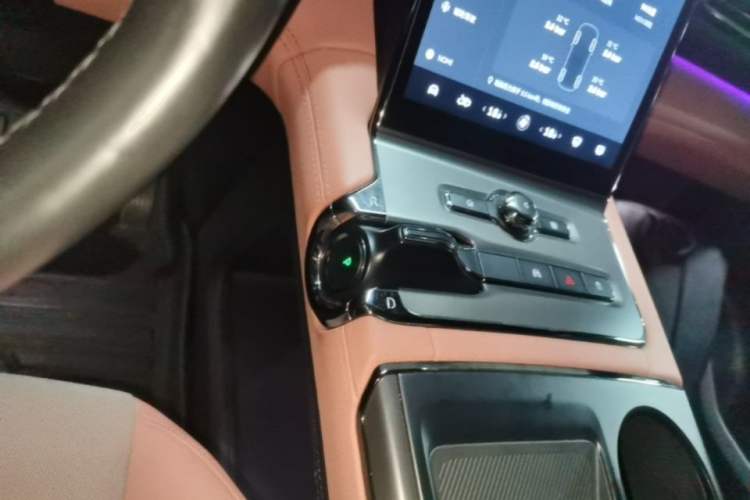 Used Nio EC6 2020 465 km Sport Edition Gear Lever