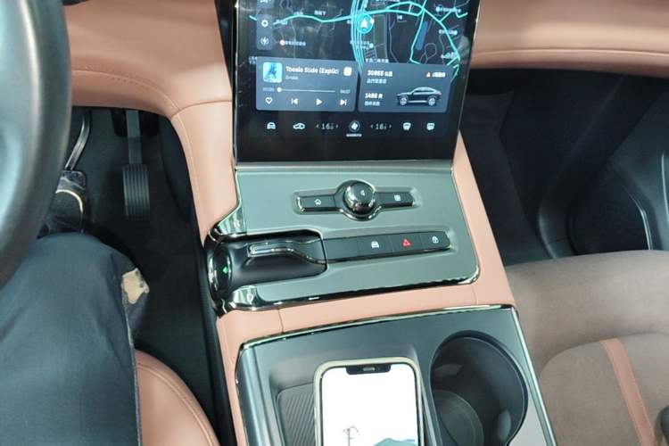 Used Nio EC6 2020 465 km Sport Edition Gear Lever