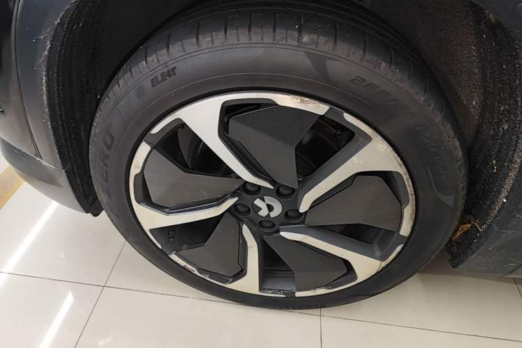 Used Nio EC6 2020 440 km Performance Version Left Front Wheel Hub