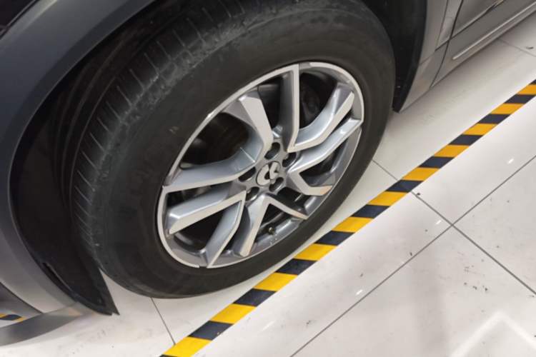 Used Nio EC6 2020 465 km Sport Edition Left Front Wheel Hub