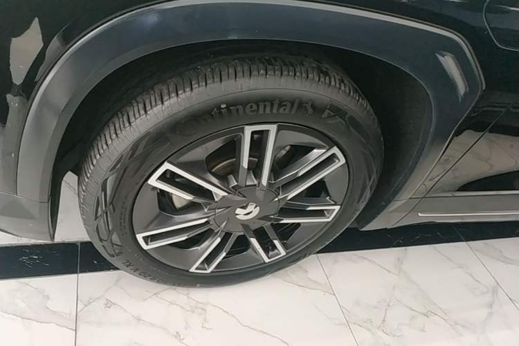 Used Nio EC6 2020 605 km Sport Edition Left Front Wheel Hub