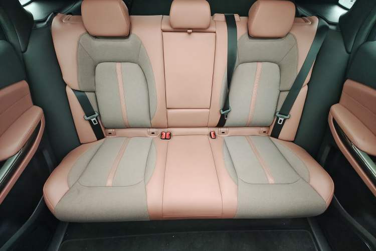 Used Nio EC6 2020 605 km Sport Edition Left Rear Seat