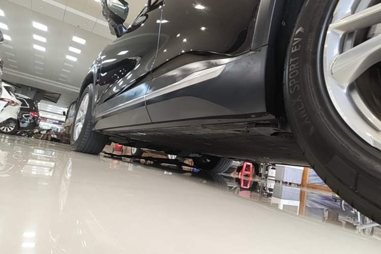 Used Nio EC6 2020 605 km Sport Edition Left Side Sill